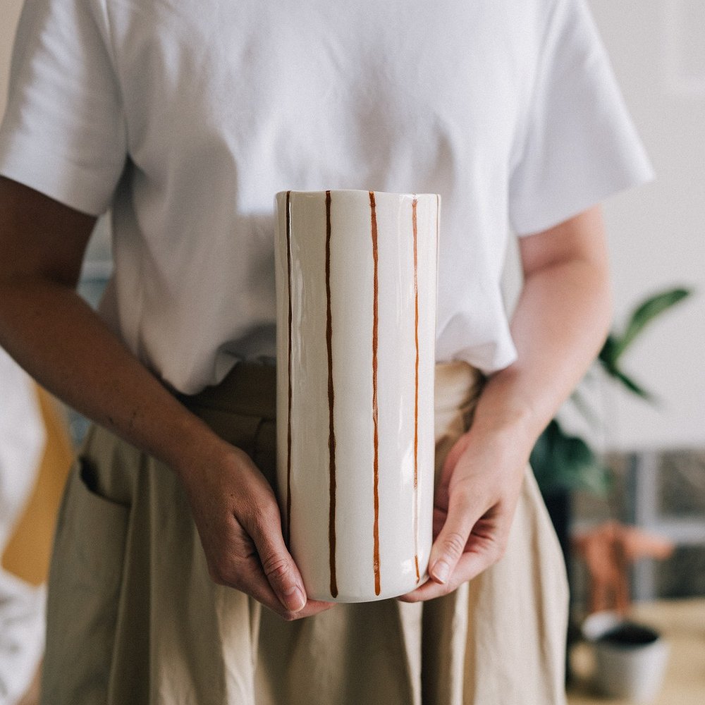 Ваза в полоску тонкую