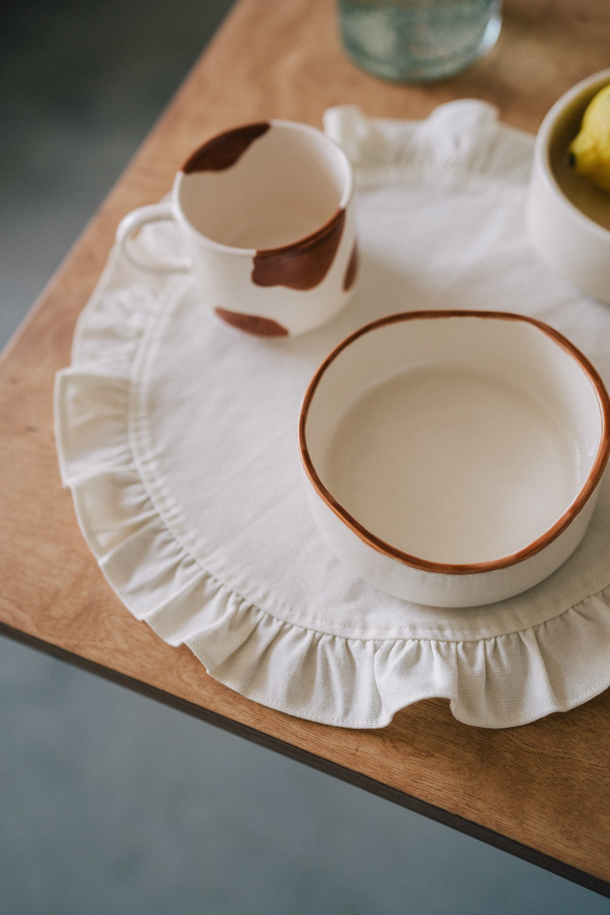 Боул с коричневой каемкой