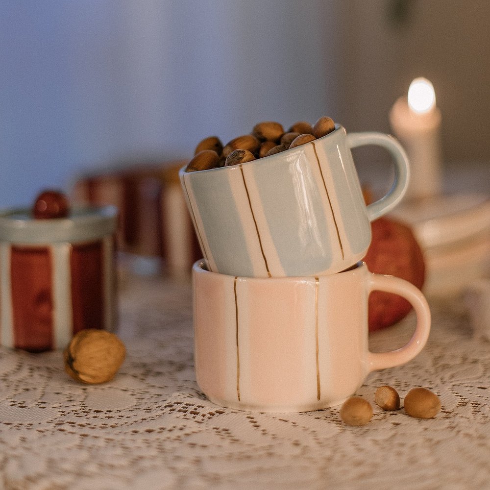 Кружка розовая с золотом