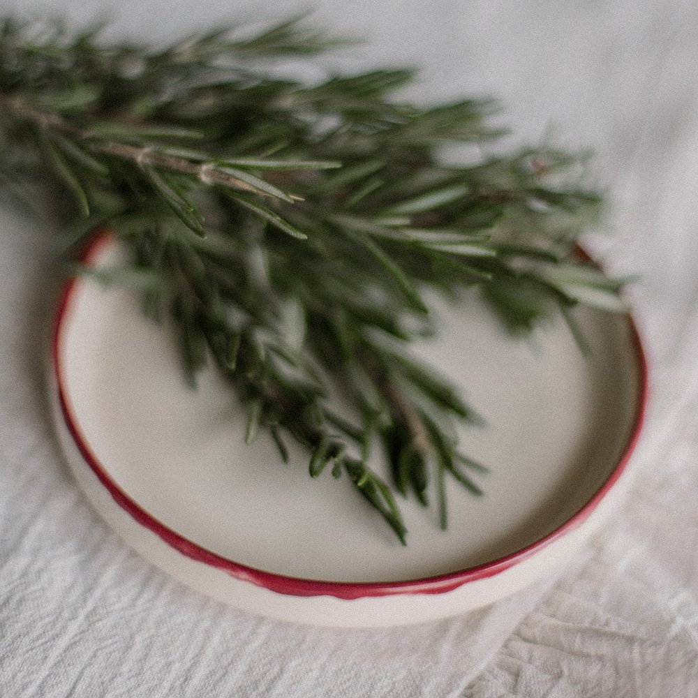 блюдце с кантом бургундия