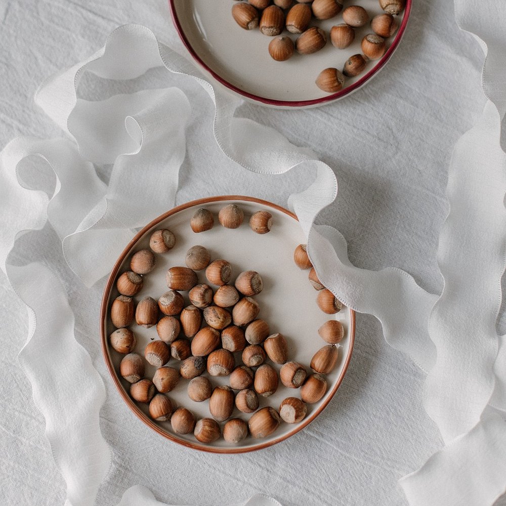 блюдце с коричневым кантом