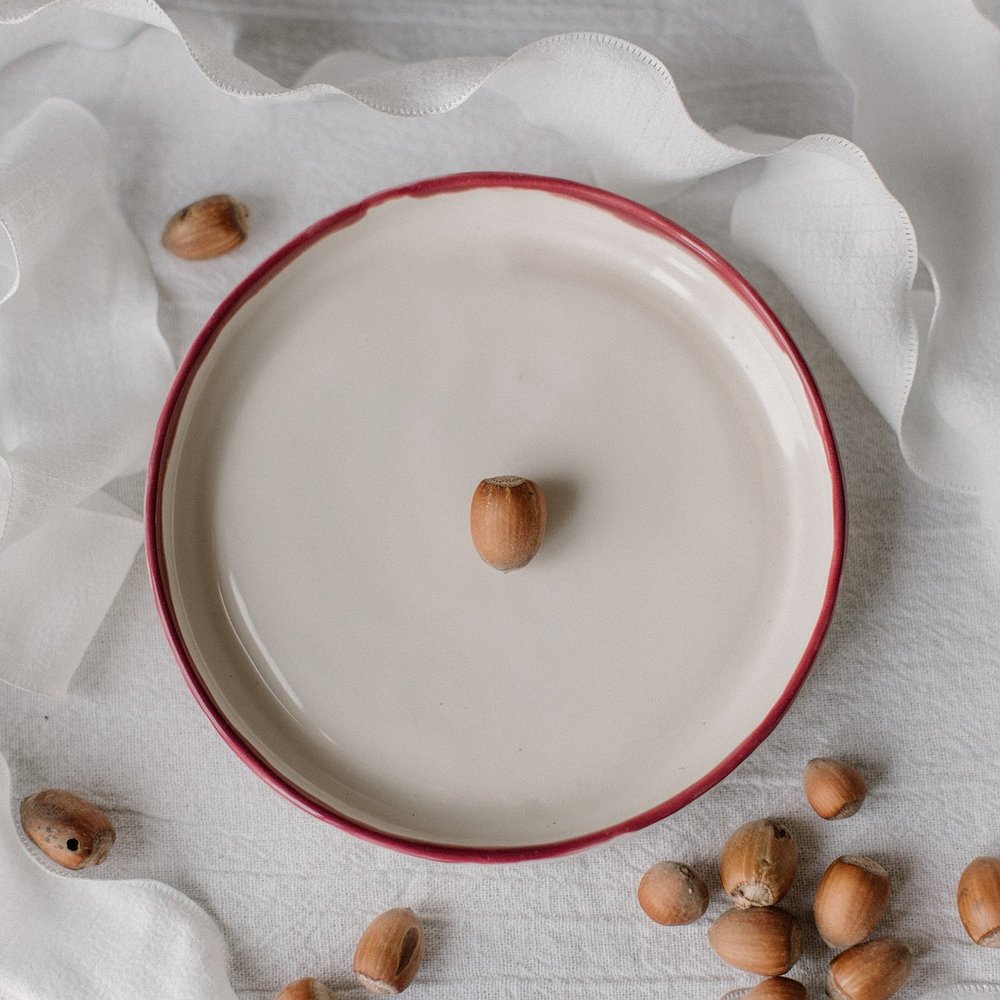 блюдце с кантом бургундия